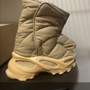 Brand new yeezy boots never worn